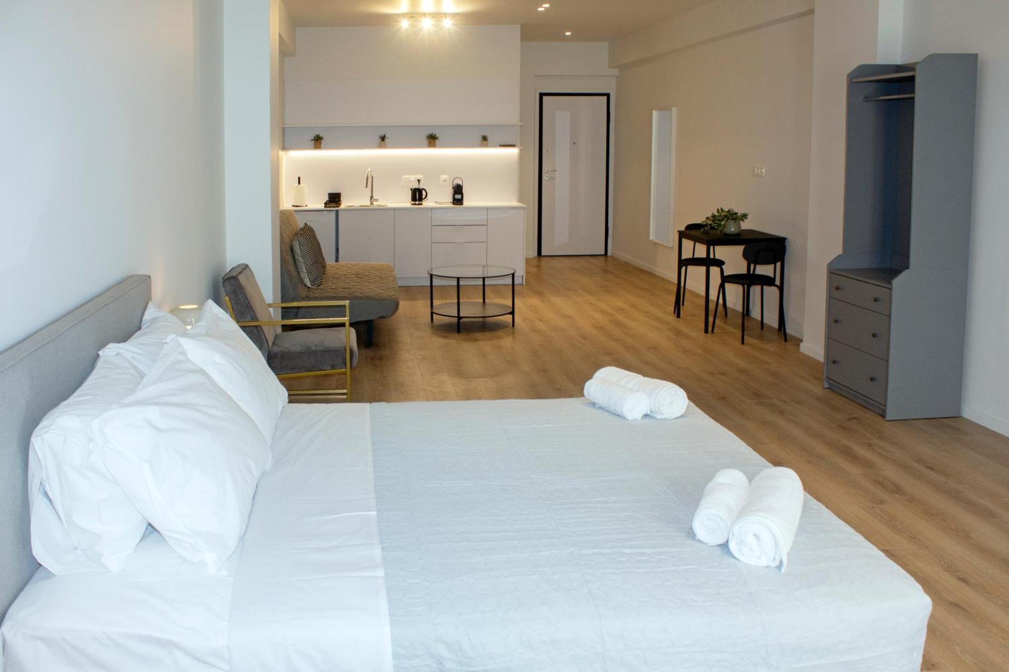 Frinely Apartments เอเธนส์ ภายนอก รูปภาพ
