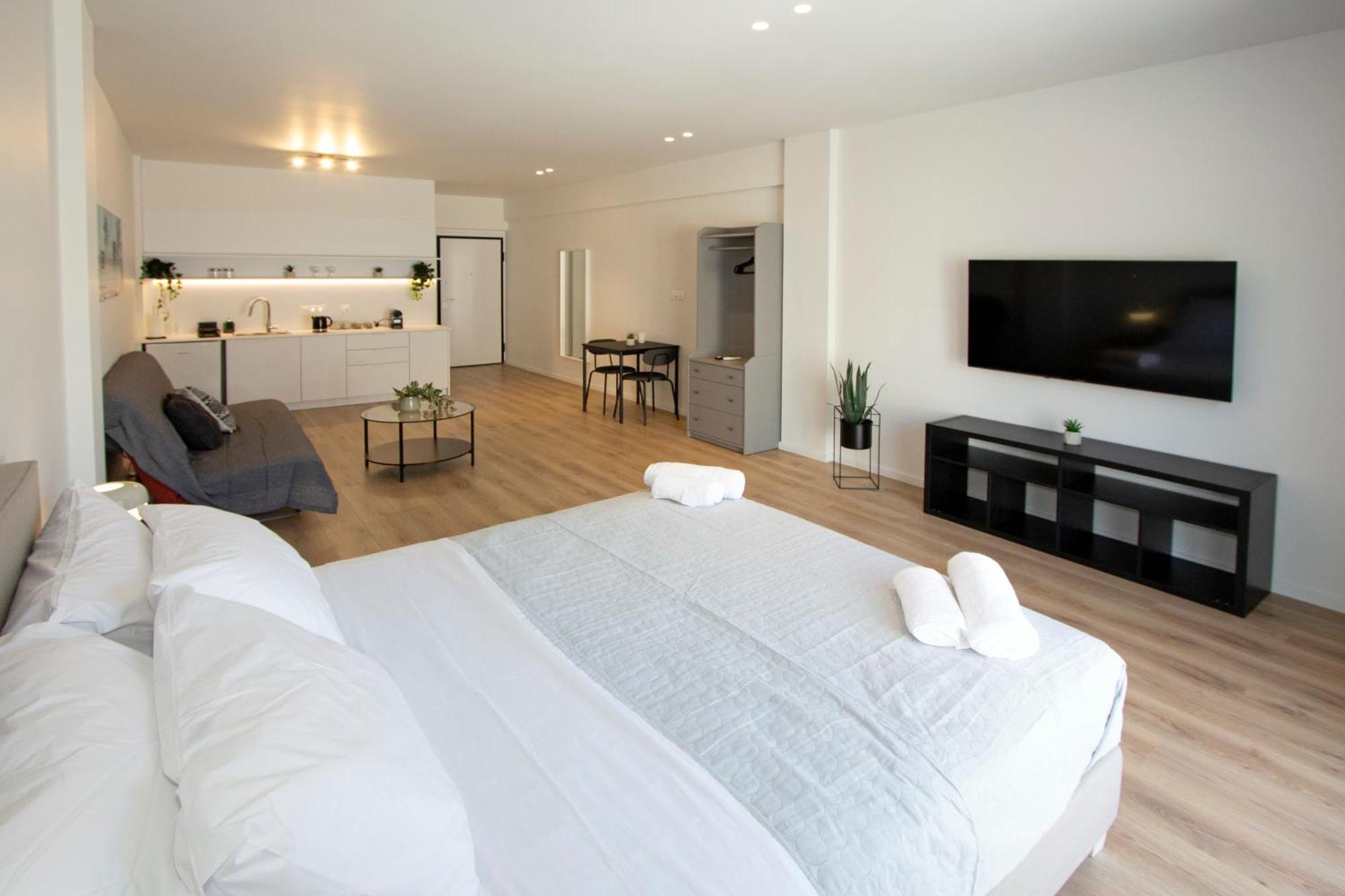 Frinely Apartments เอเธนส์ ภายนอก รูปภาพ